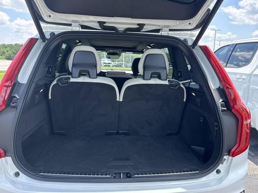 2022 Volvo XC90 Recharge Plug-In Hybrid T8 R-Design 7 Passenger