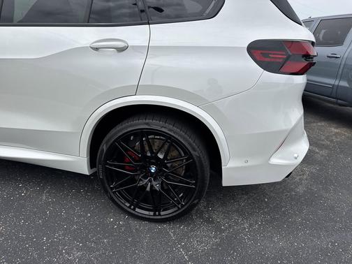 Mineral White Metallic 2024 BMW X5 M Base