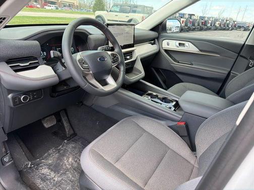 Space White Metallic 2026 Ford Explorer Active w/200A Pkg