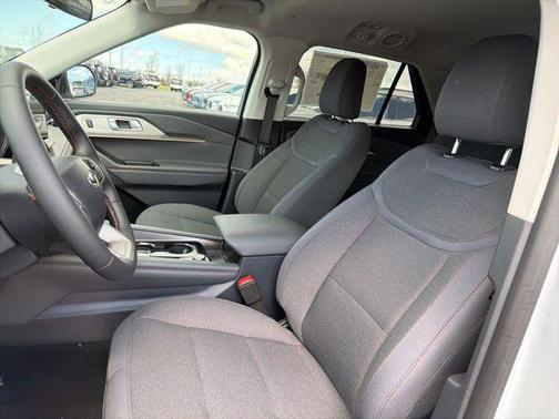 Space White Metallic 2026 Ford Explorer Active w/200A Pkg