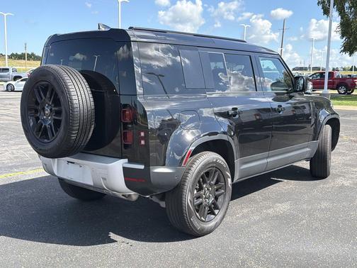 2025 Land Rover Defender 110 P300
