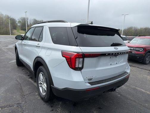 Space White Metallic 2026 Ford Explorer Active w/200A Pkg