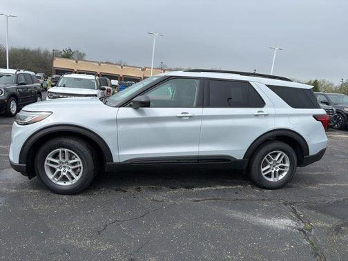 Space White Metallic 2026 Ford Explorer Active w/200A Pkg