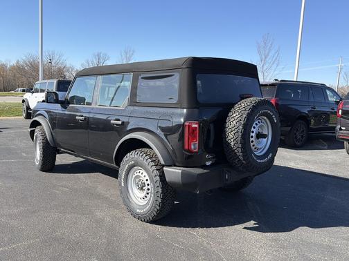 2025 Ford Bronco Base 4 Door 4x4