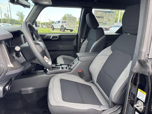 2025 Ford Bronco Base 4 Door 4x4