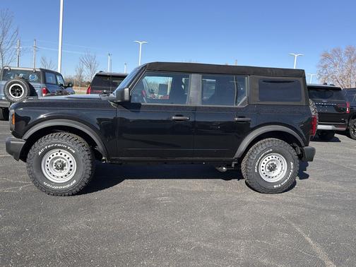 2025 Ford Bronco Base 4 Door 4x4