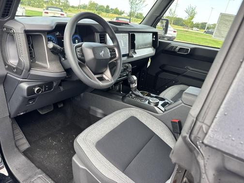 2025 Ford Bronco Base 4 Door 4x4