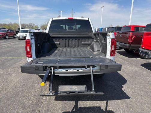 Oxford White 2022 Ford F-150 XLT