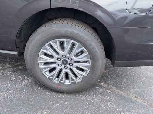 Dark Matter Gray Metallic 2027 Ford Expedition Platinum