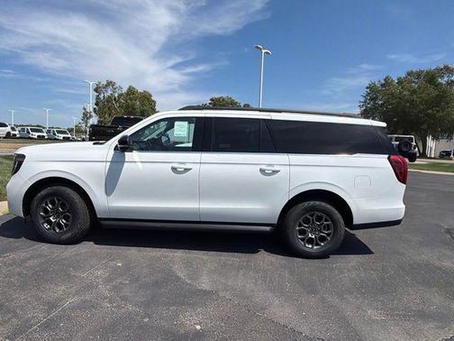 Star White Metallic Tri-Coat 2027 Ford Expedition Max Active 4x4