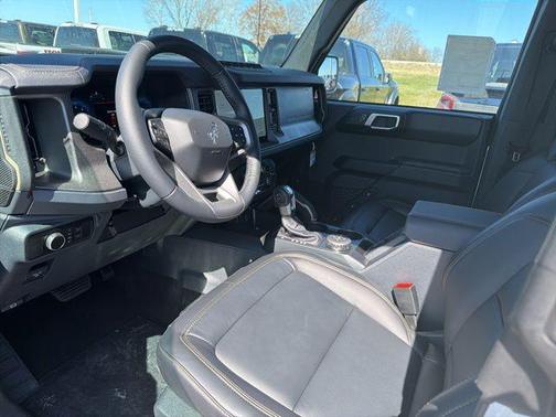 Oxford White 2025 Ford Bronco Badlands