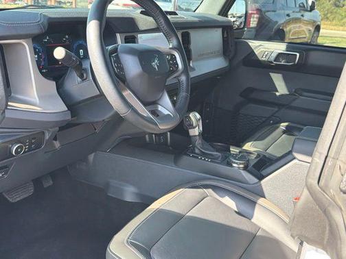 Oxford White 2025 Ford Bronco Outer Banks