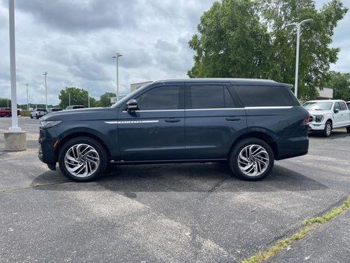 Flight Blue Metallic Clearcoat 2025 Lincoln Navigator Reserve