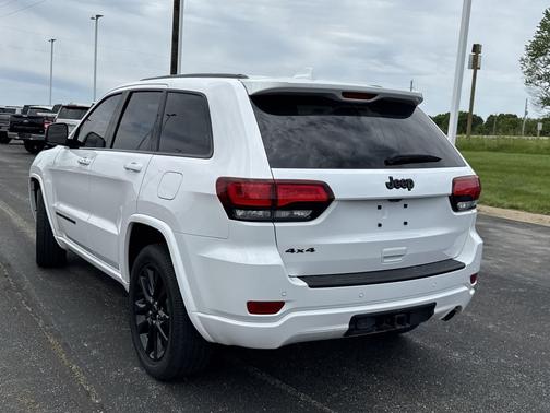 2022 Jeep Grand Cherokee Laredo