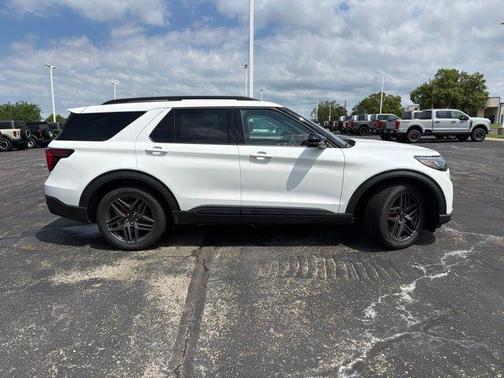 Star White Metallic Tri-Coat 2026 Ford Explorer ST