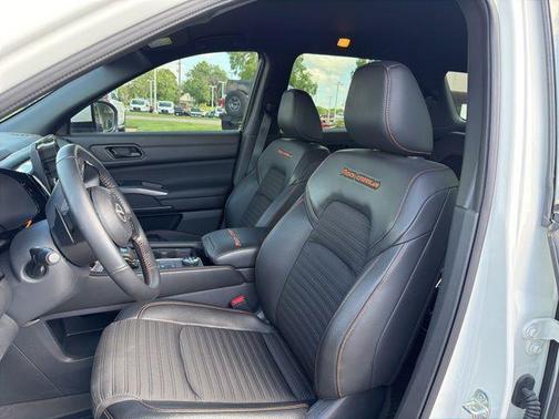 Glacier White 2024 Nissan Pathfinder Rock Creek 4WD