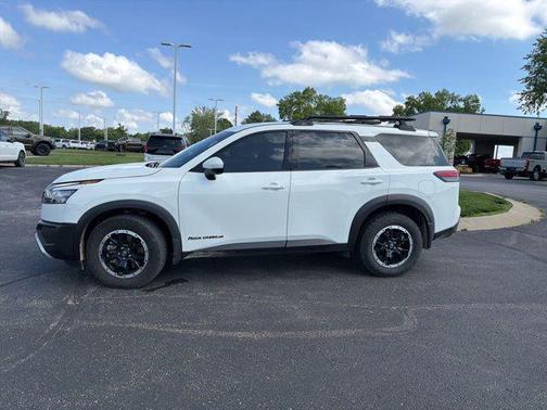 Glacier White 2024 Nissan Pathfinder Rock Creek 4WD