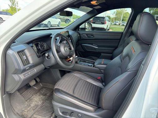 Glacier White 2024 Nissan Pathfinder Rock Creek 4WD