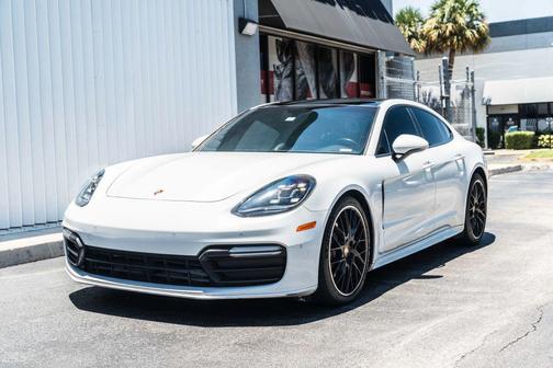 Carrara White Metallic 2018 Porsche Panamera 4