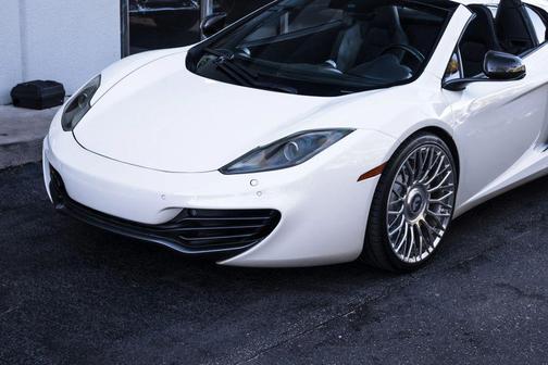 2013 McLaren MP4-12C Base