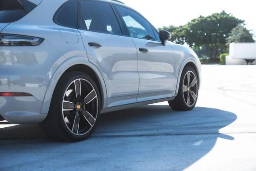 White 2021 Porsche Cayenne Turbo