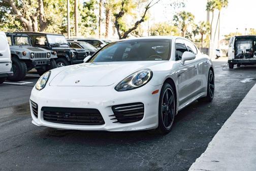 2016 Porsche Panamera GTS