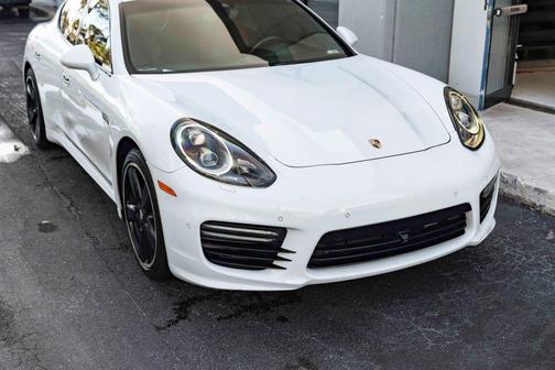 2016 Porsche Panamera GTS