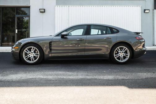 Agate Grey Metallic 2018 Porsche Panamera 4