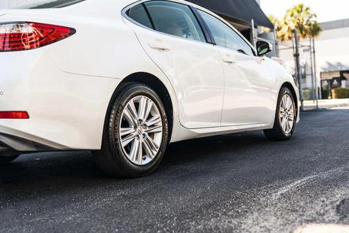Starfire Pearl 2014 Lexus ES 350 Base