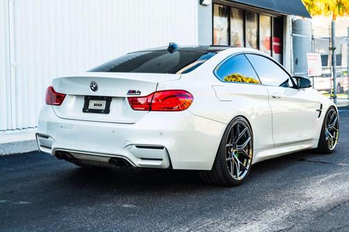 White Metallic 2018 BMW M4 Base