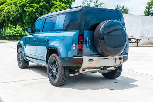 2022 Land Rover Defender 110 X-Dynamic SE