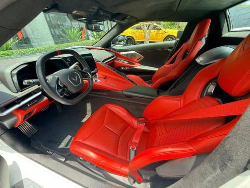 Arctic White 2023 Chevrolet Corvette Stingray w/3LT