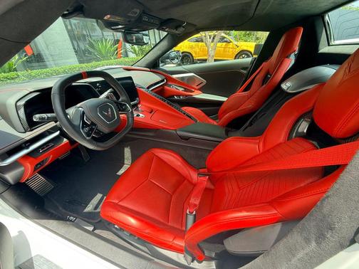 Arctic White 2023 Chevrolet Corvette Stingray w/3LT
