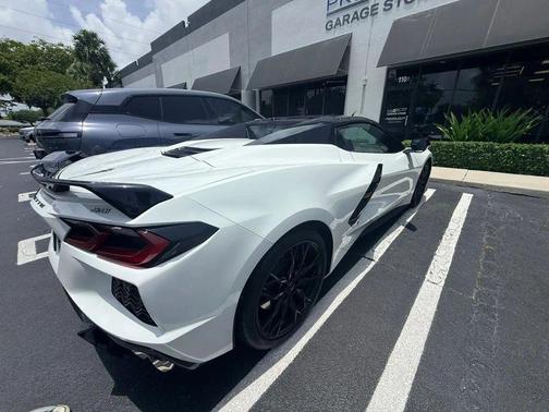Arctic White 2023 Chevrolet Corvette Stingray w/3LT