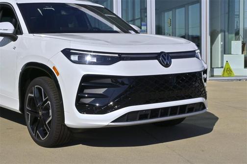 2025 Volkswagen Tiguan 2.0T SEL R-Line 4MOTION