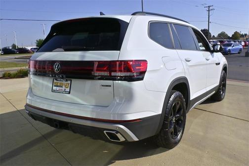 2025 Volkswagen Atlas 2.0T Peak Edition