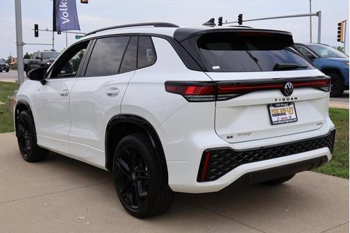 2025 Volkswagen Tiguan 2.0T SE R-Line Black 4MOTION
