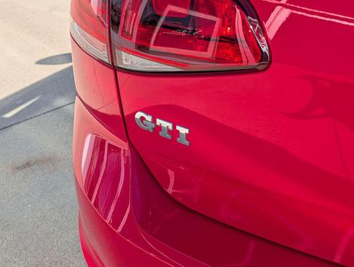 Tornado Red 2015 Volkswagen Golf GTI 2.0T SE 4-Door