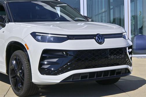 2025 Volkswagen Tiguan 2.0T SE R-Line Black 4MOTION