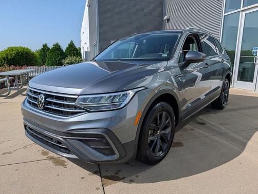 Platinum Gray Metallic 2024 Volkswagen Tiguan 2.0T SE 4MOTION