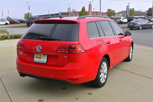 2015 Volkswagen Golf SportWagen TDI S 4-Door