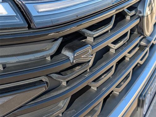 2025 Volkswagen Atlas Cross Sport 2.0T SEL Premium