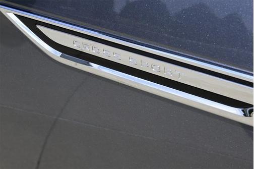 2025 Volkswagen Atlas Cross Sport 2.0T SE