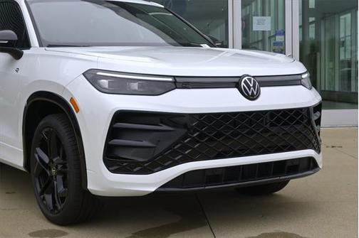2025 Volkswagen Tiguan 2.0T SE R-Line Black 4MOTION