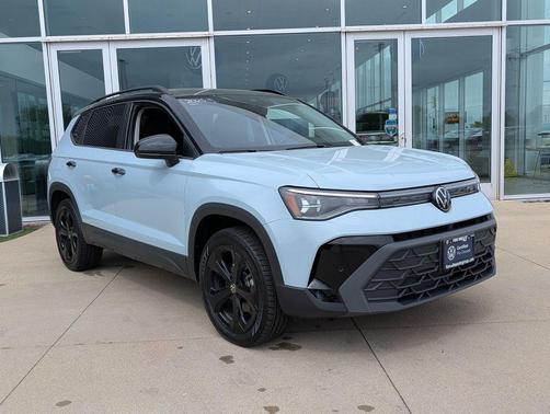 Monument Gray w/Dp Blk Rf 2025 Volkswagen Taos 1.5T SE Black