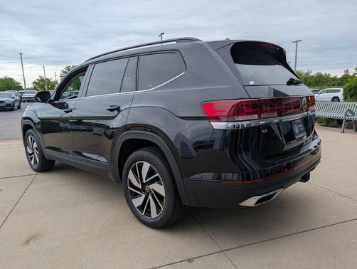 Black 2026 Volkswagen Atlas 2.0T SE w/Technology 4MOTION
