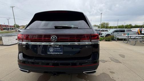 Black 2026 Volkswagen Atlas 2.0T SE w/Technology 4MOTION