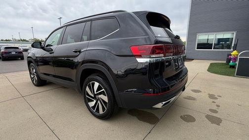 Black 2026 Volkswagen Atlas 2.0T SE w/Technology 4MOTION