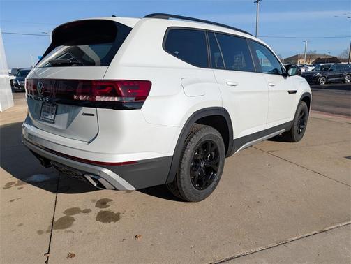 2026 Volkswagen Atlas Peak Edition