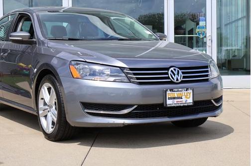 2014 Volkswagen Passat 1.8T Auto SE w/Sunroof & Nav